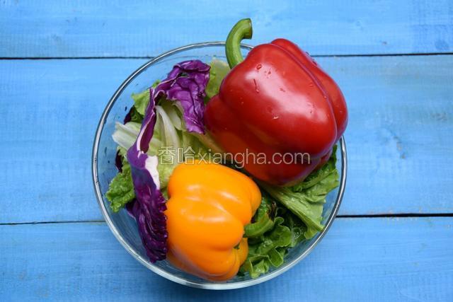 将所需食材准备好，洗干净备用