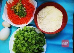 榆钱鹅蛋玉米面煎饼的做法图解2