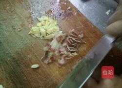 小炒紫藤花腊肉的做法图解5