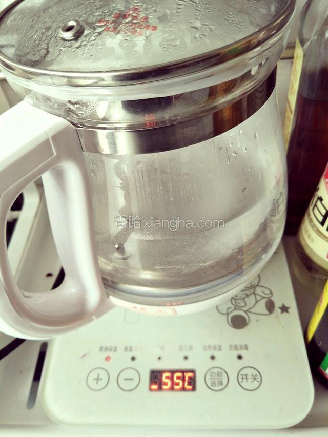 用水壶烧50-55度的水。