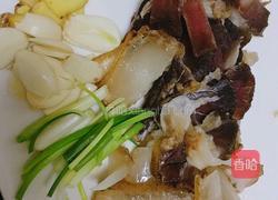 青椒炒腊肉的做法图解1