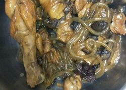 鸡腿粉条炖蘑菇