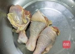 鸡腿粉条炖蘑菇的做法图解1