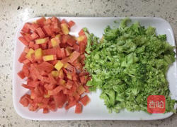 菠萝新吃法~菠萝虾仁五彩饭的做法图解5