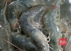 明虾鸡爪煲的做法图解2