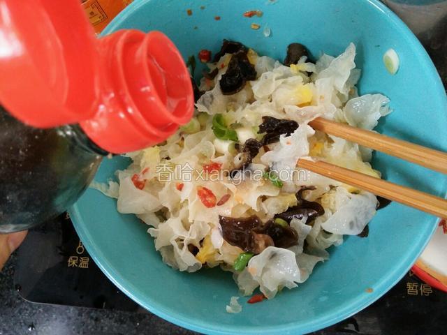 最后加几滴香油