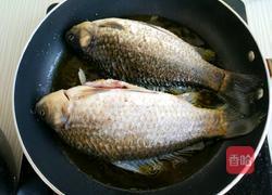 红烧鲫鱼的做法图解5