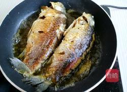 红烧鲫鱼的做法图解6