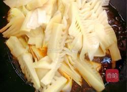 香菇酱炒春笋的做法图解3