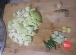 辣萝卜炒肉的做法图解1