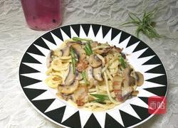 奶油蘑菇培根意面的做法图解1