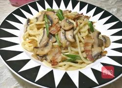 奶油蘑菇培根意面的做法图解11