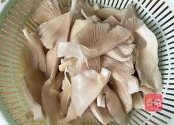 平菇炒肉的做法图解3