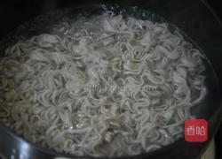 虾酱炒面的做法图解1
