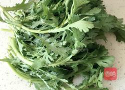 茼蒿拌金枪鱼的做法图解1