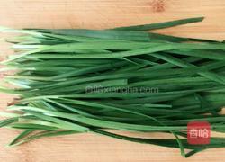 韭菜炒鸭血的做法图解2