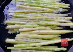 黄竹笋炒酸菜的做法图解3