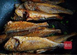 椒盐香葱黄花鱼的做法图解5