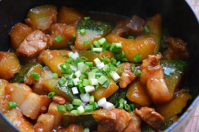 加入葱花拌匀即可出锅