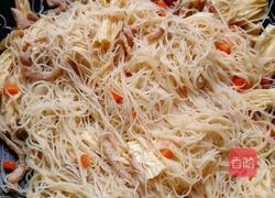 腐竹肉丝炒米粉的做法图解7