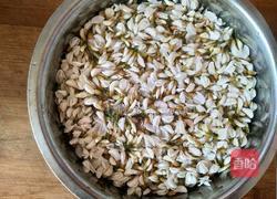 槐花鸡蛋馅的做法图解1