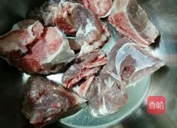 红罗卜咸骨粥的做法图解1