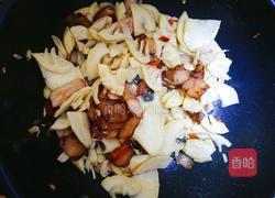 蕨菜春笋炒腊肉的做法图解7