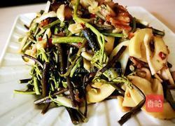 蕨菜春笋炒腊肉的做法图解9
