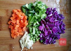 紫甘蓝炒玉米粒的做法图解2