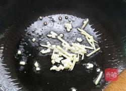 紫甘蓝炒玉米粒的做法图解3