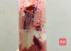 鲜榨草莓奶昔的做法图解3