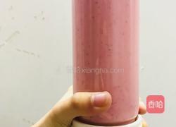 鲜榨草莓奶昔的做法图解4