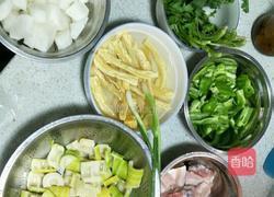 春笋萝卜烩菜的做法图解1