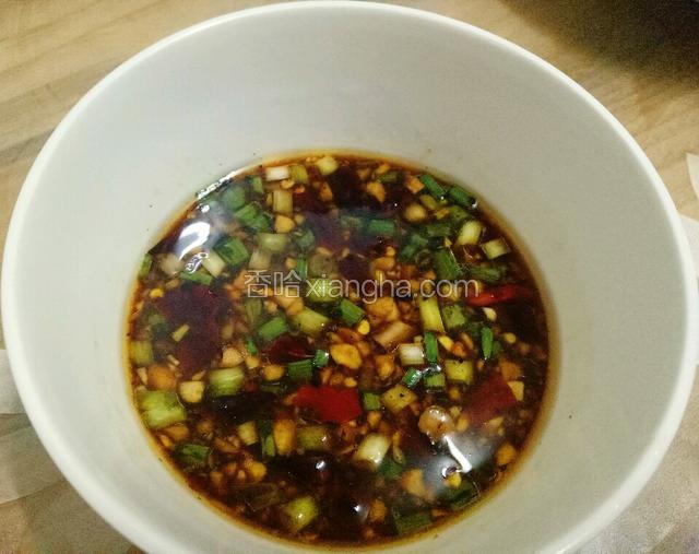 蘸酱是我自己自制的，大家可根据自己的口味进行调配