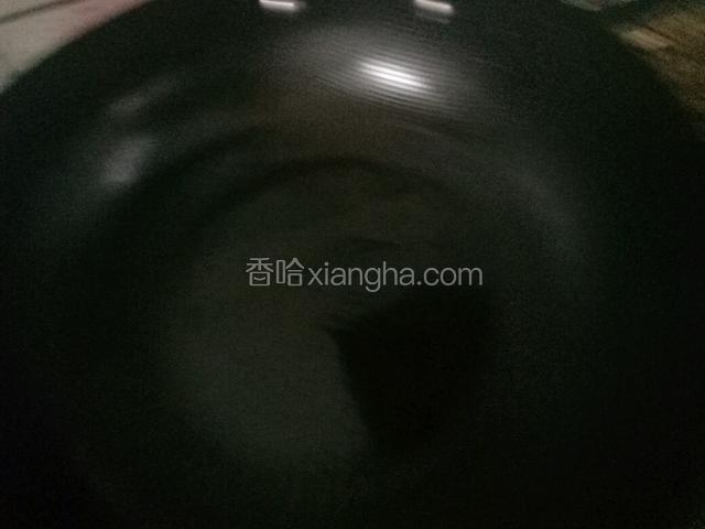 炒锅或煮锅热油