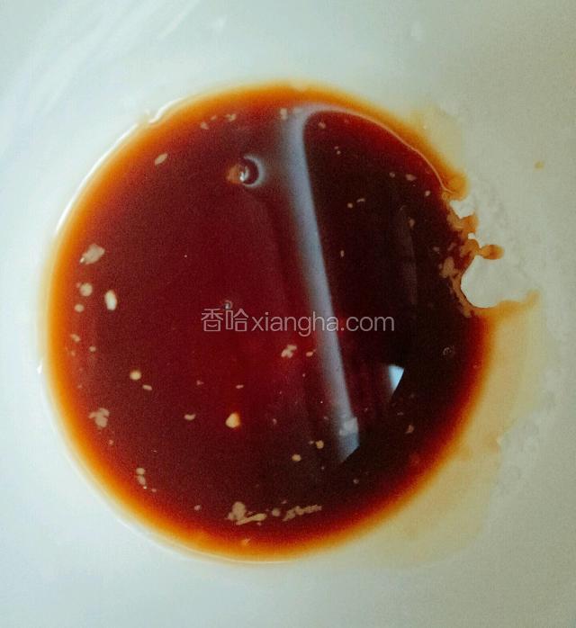 然后用生抽加红薯粉搅拌后放入锅中勾芡