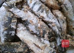 香酥小鲫鱼的做法图解2