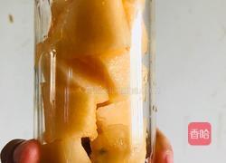 鲜榨哈密瓜百香果汁的做法图解1