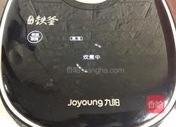 红糖小米鸡蛋粥的做法图解3