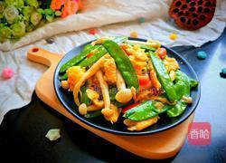 海鲜菇鸡蛋炒荷兰豆的做法图解1