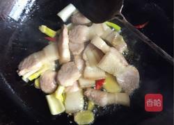 五花肉炖藕的做法图解3
