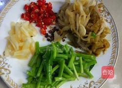 六耳韭炒蚬子肉的做法图解2