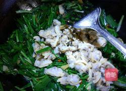 六耳韭炒蚬子肉的做法图解5