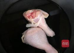 小蘑菇炖鸡腿的做法图解1