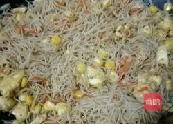 玉米鸡蛋炒米粉的做法图解5