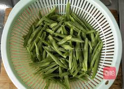 腊肉炒四季豆的做法图解1