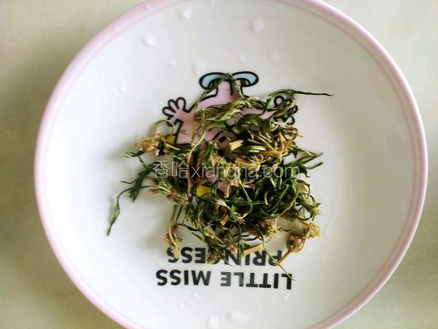 放入盘里备用
