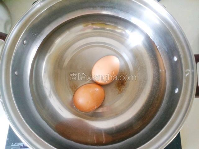 放入鸡蛋煮十分钟