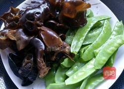 荷兰豆炒黑木耳的做法图解2