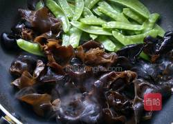 荷兰豆炒黑木耳的做法图解4